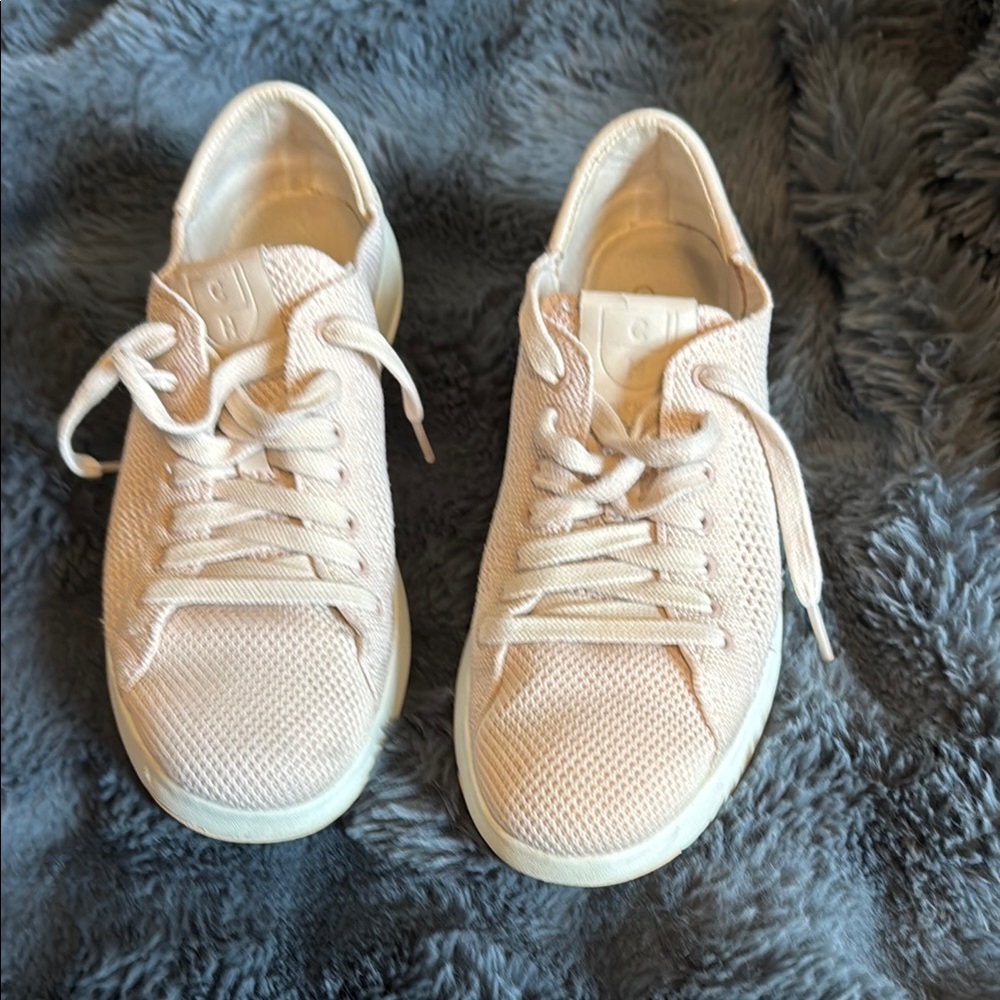 Cole Haan Grandpro mesh sneaker

Blush 
6.5B
